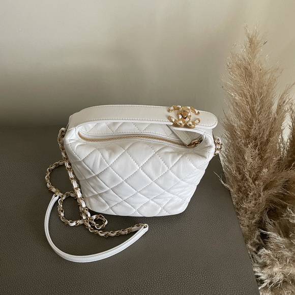 Chanel Perfect Meeting Hobo - Picture 7 of 8